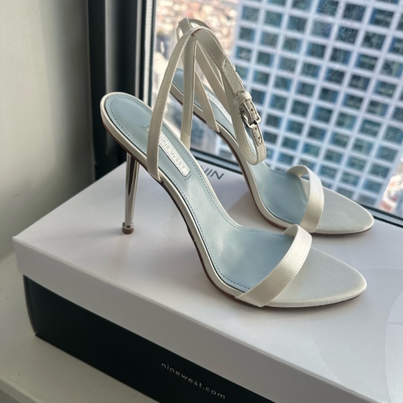 Nine West Reina Open Toe Sandals - Picture 4 of 6